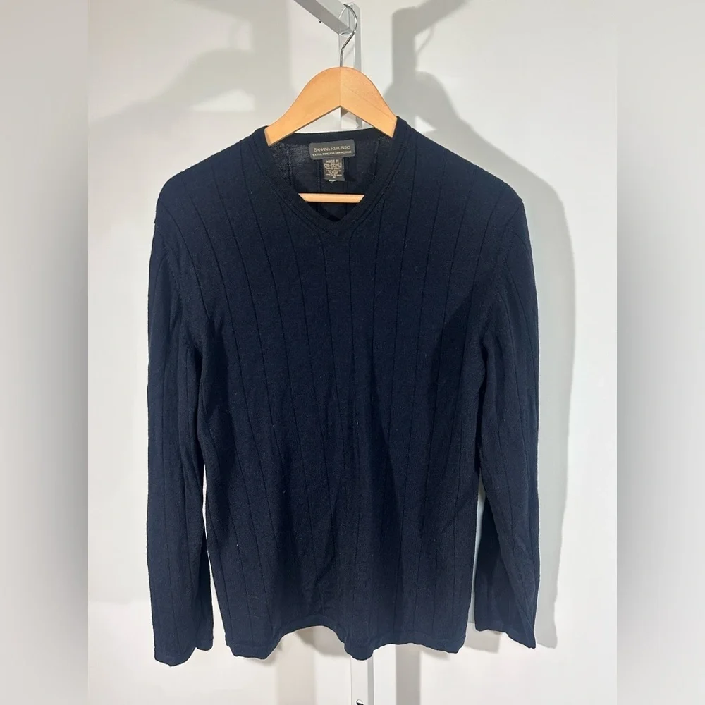 Banana Republic Extra-Fine Italian Merino Ribbed V-Neck Sweater Minimal Black M